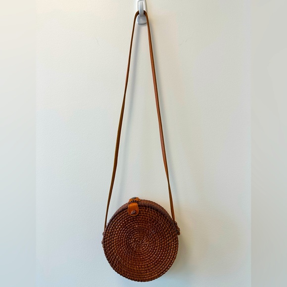 Woven crossbody small round bag - Picture 2 of 6